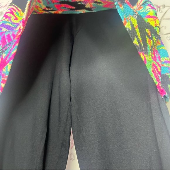 Andreia Vasques leggings with skirt attached spray paint design stretchy neon - Picture 7 of 11